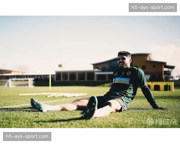 狼队前锋内托恢复完整训练，有望周末登场