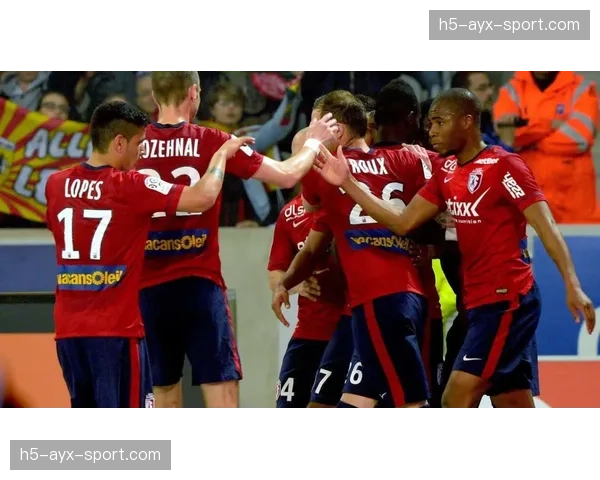 法甲第30轮赛果速递：布雷斯特绝平兰斯，里昂主场三球完胜