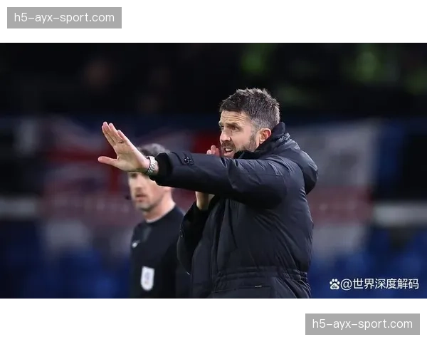 终场哨响，巴黎球员低头离场，主场不败纪录被打破